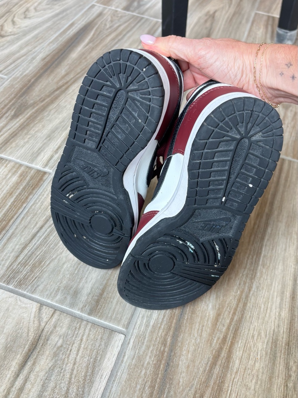 Nike White, Burgundy and Black Low-Top Sneakers 5.5Y - Picture 3 of 4